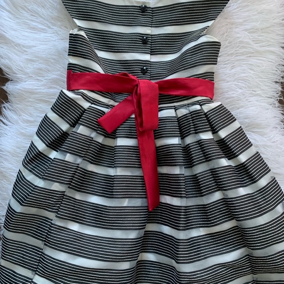 Beautiful Girl’s Dress size 6T - Picture 3 of 6